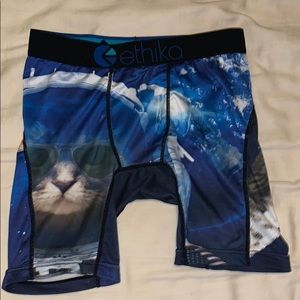 Boys Large ethika